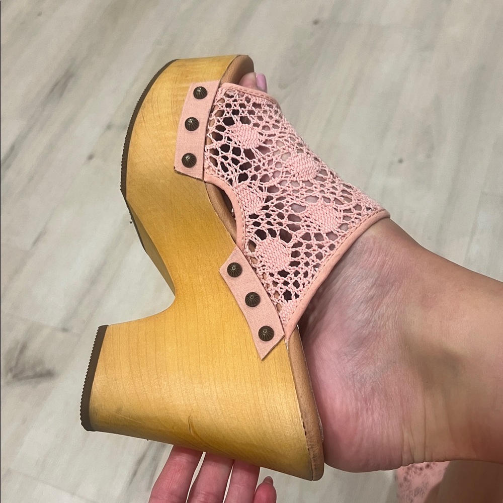 Dingo Blush Crochet Mules